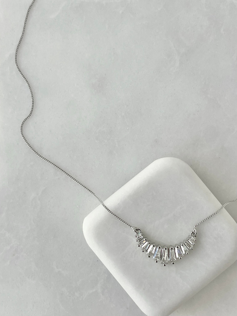Altın Kaplama Sıralı Baget Taşlı Minimal Zincir Kolye Gümüş