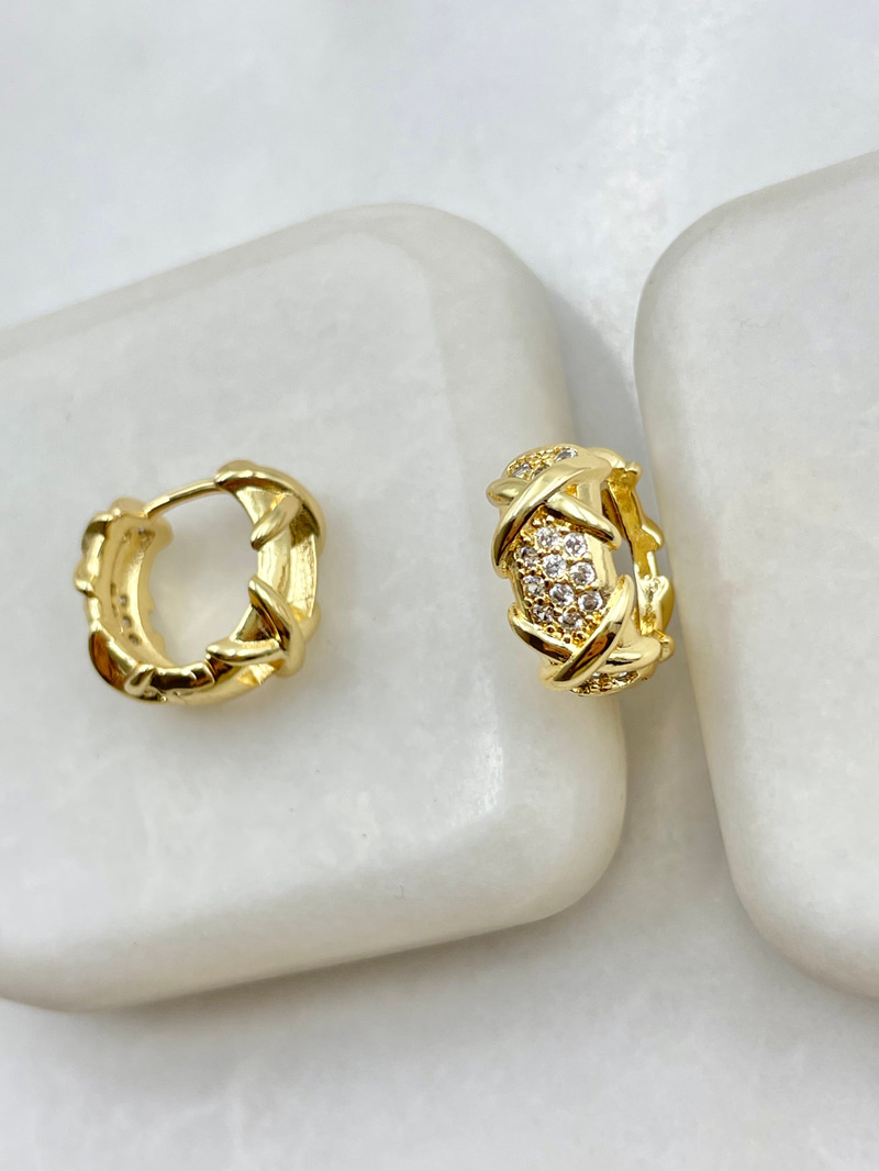 Gömme Taşlı X Model Halka Küpe Gold