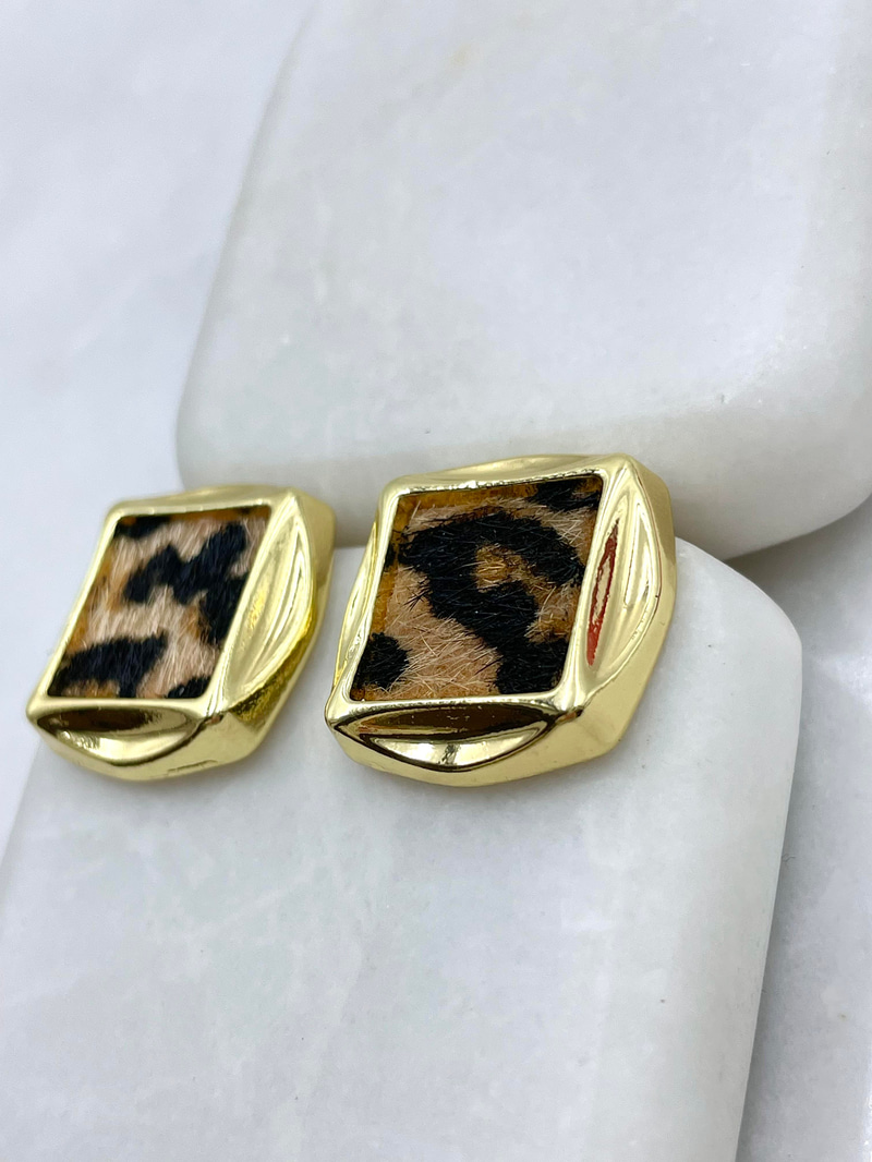 Altın Kaplama Gold Çerçeve Detaylı Leopar Kare Küpe Gold