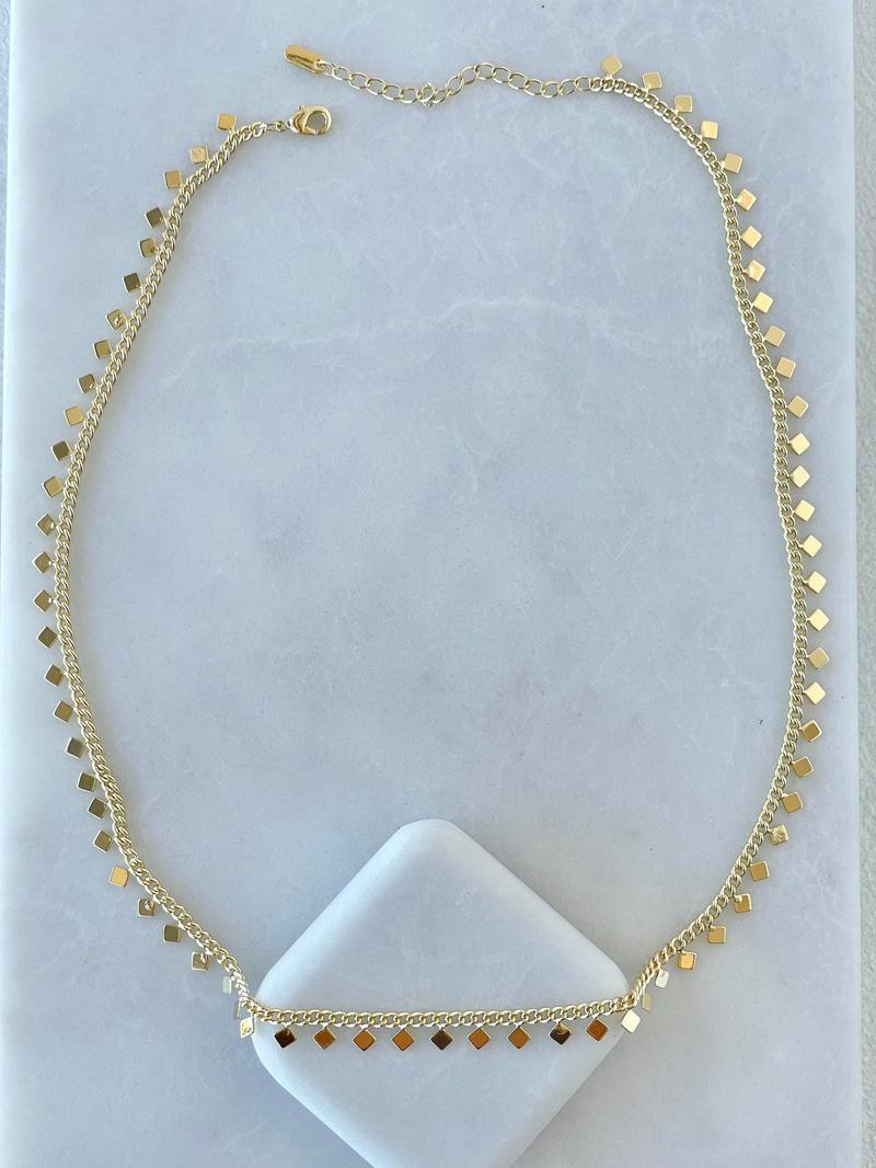 Altın Kaplama Kare Plaka Sallantılı Kolye Gold