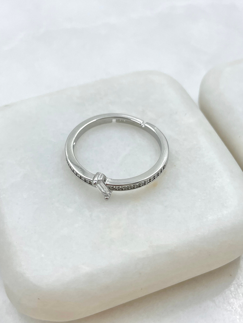 Baget ve Gömme Taşlı Minimal Yüzük Gümüş