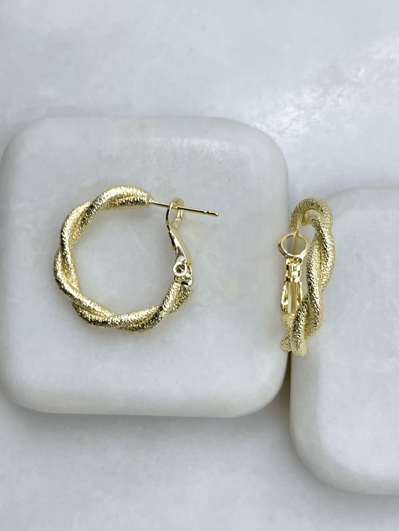 Altın Kaplama Kumlu Sarmal Küpe Gold