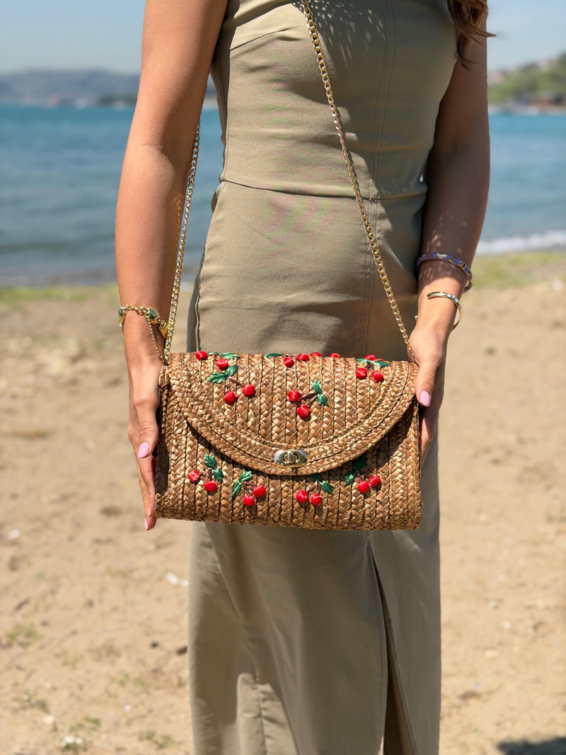 Kirazlı Şapka ve Hasır Çanta Kombini Camel