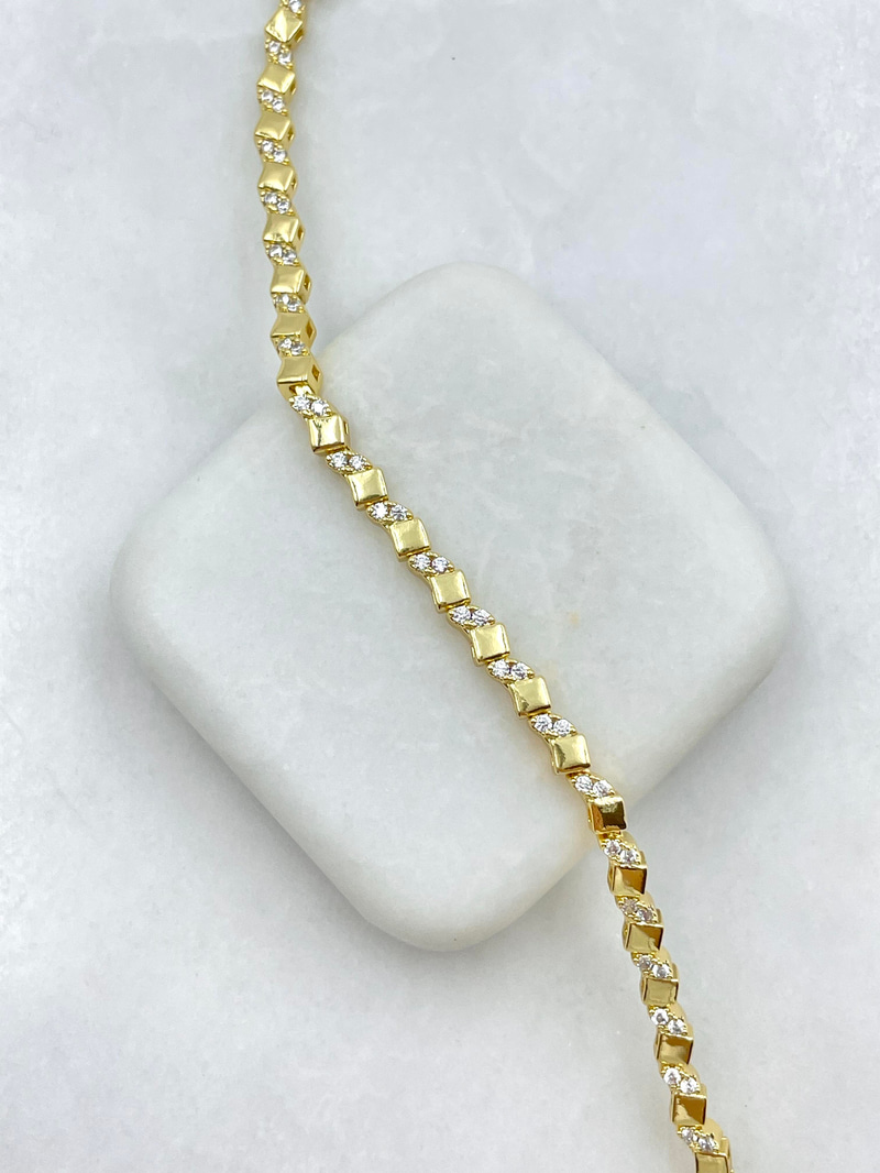 Altın Kaplama Kristal Taşlı Asimetrik Kare Bileklik Gold