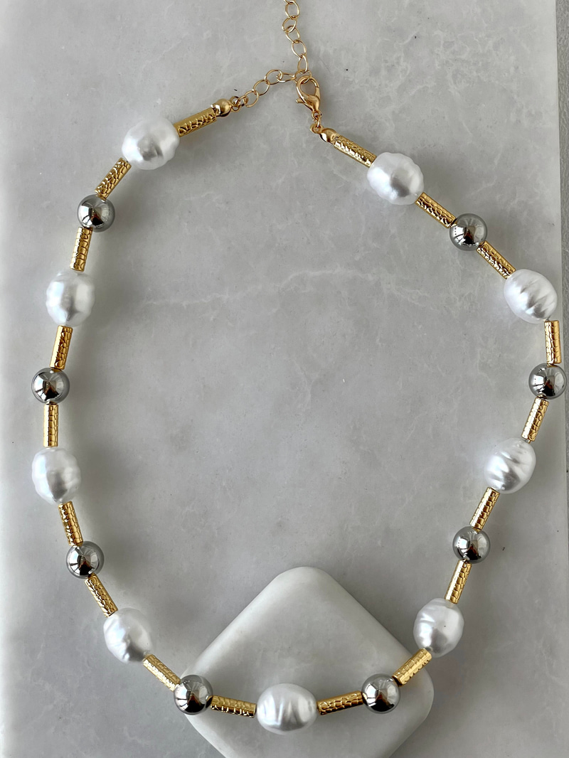 İncili Gold Detaylı Boru Boncuk Kolye