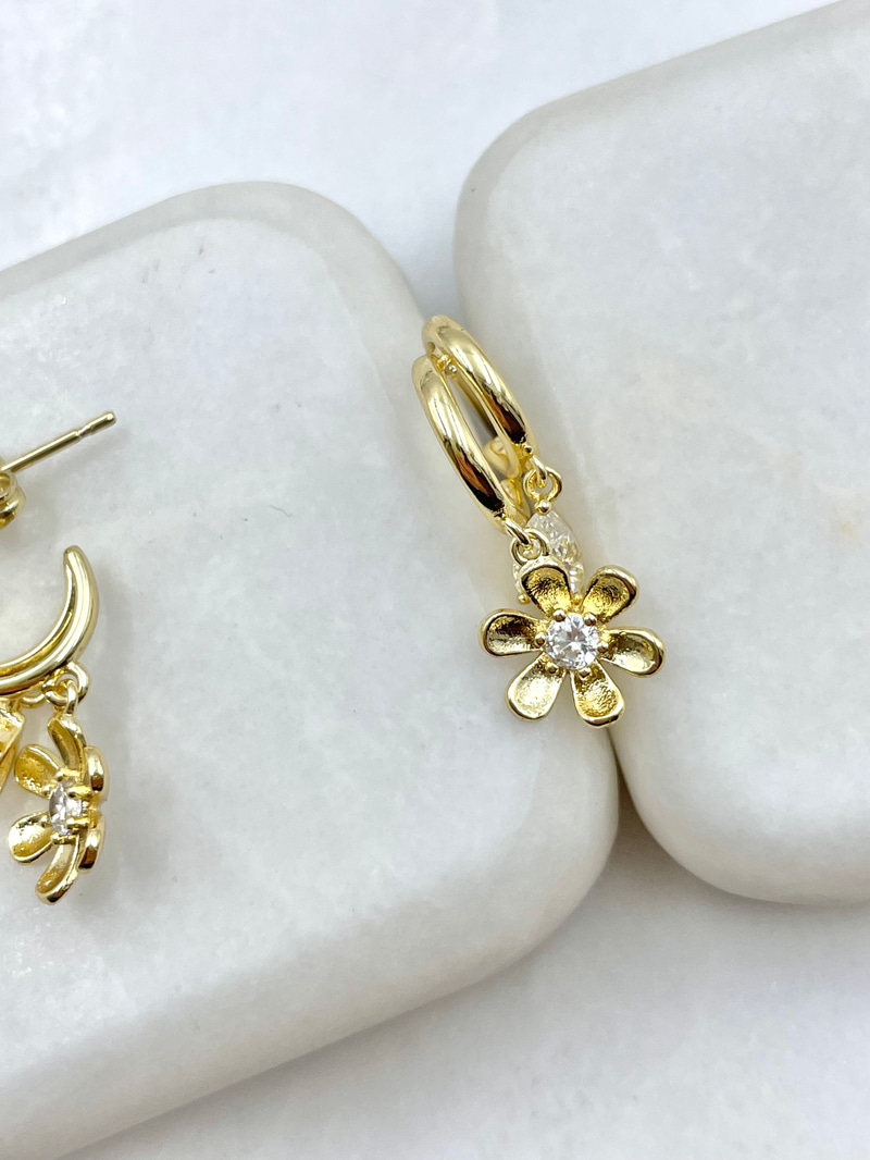 Çiçek ve Kristal Sallantılı Küpe Gold