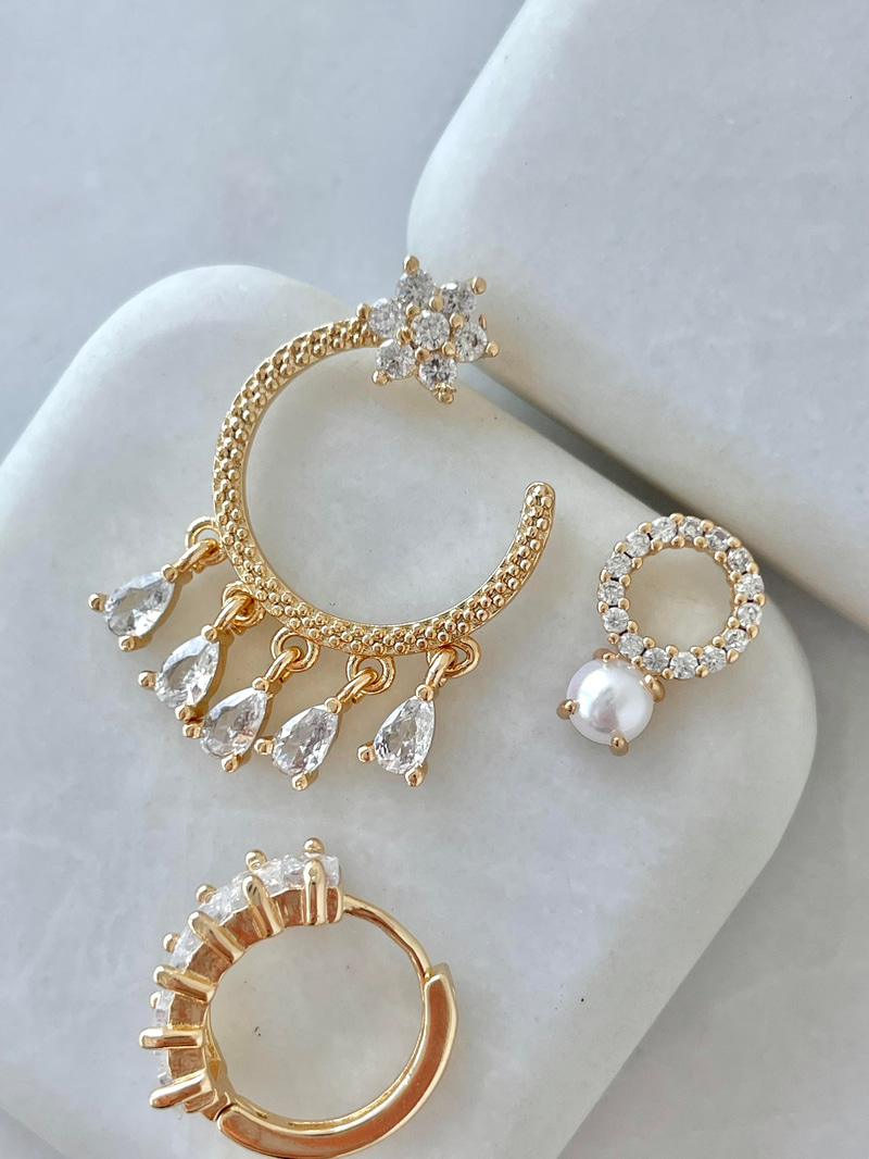 Altın Kaplama Üçlü Kristal Taşlı Hilal Küpe Gold