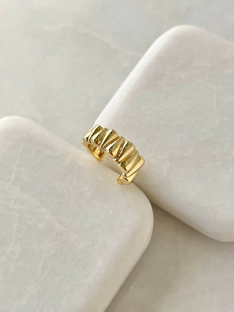 Altın Kaplama Şerit Damla Model Kıkırdak Küpe Gold