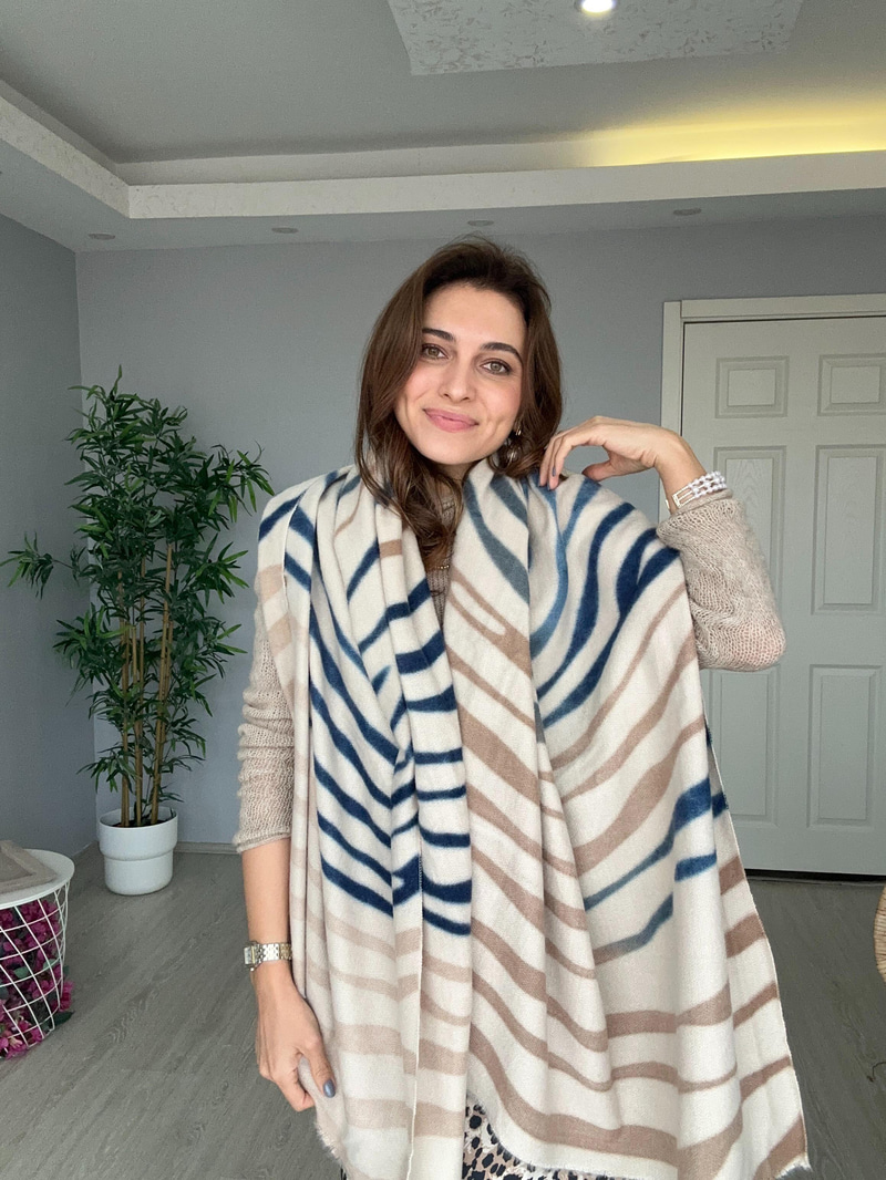 Yünlü Zebra Desenli Ekru Kalın Şal