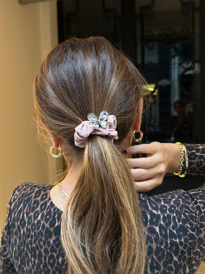 Kristal Kelebekli Premium Scrunchie Toka Gül kurusu