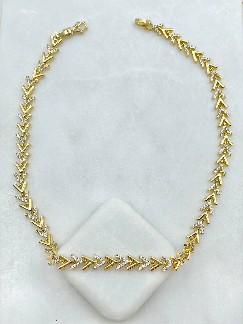 Altın Kaplama Zirkon Taşlı V Kolye Gold