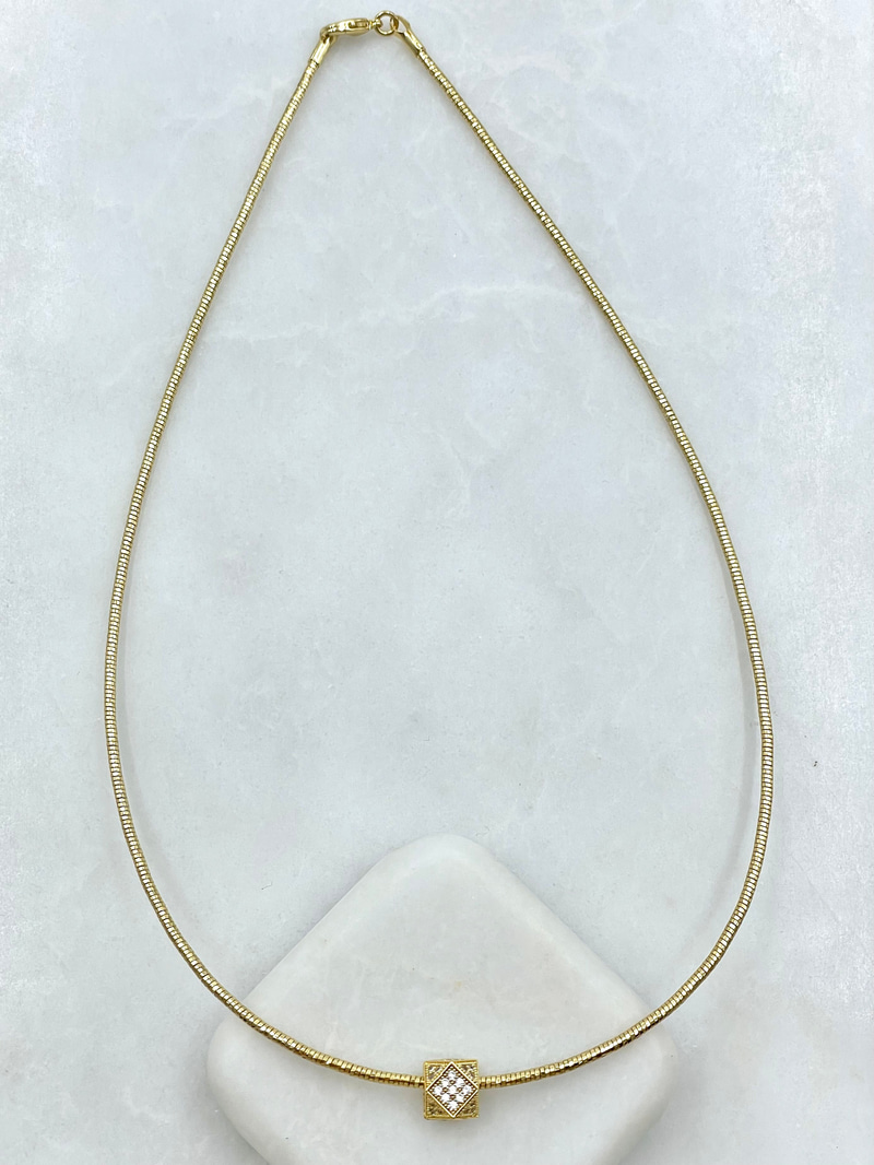 Altın Kaplama Taşlı Küp Charmlı Işıltılı Tel Kolye 40 cm Gold