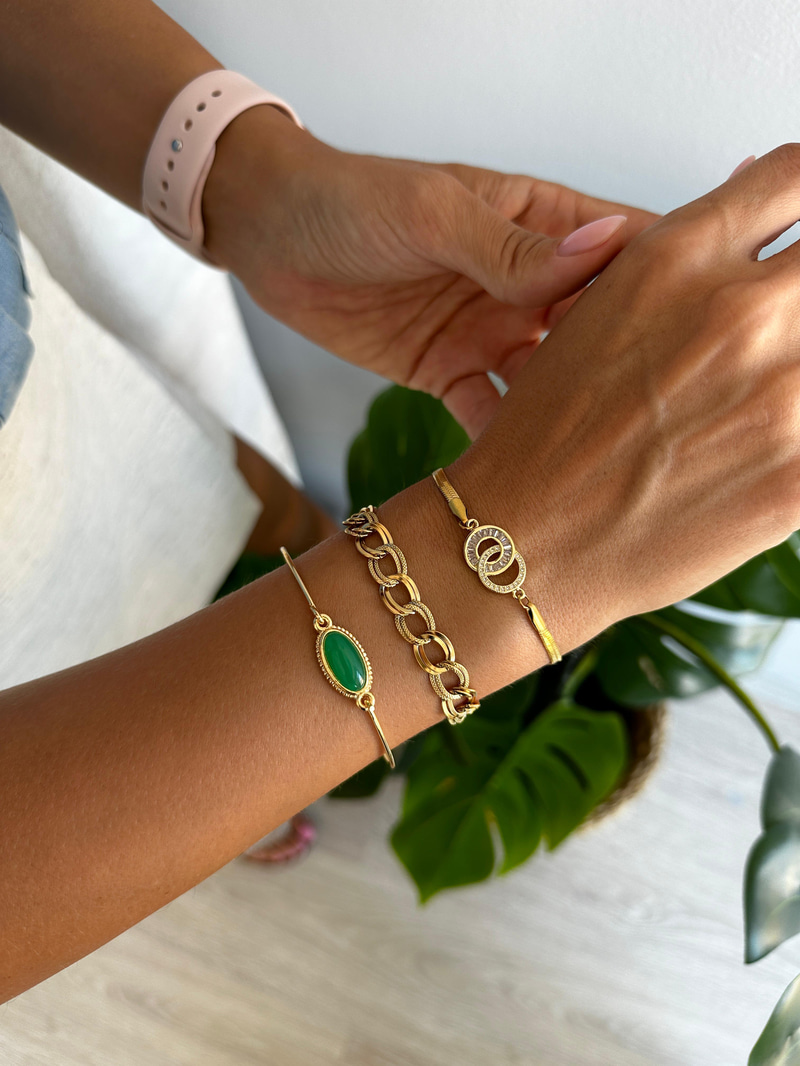 Altın Kaplama Oval Taşlı Kelepçe Bileklik Yeşil