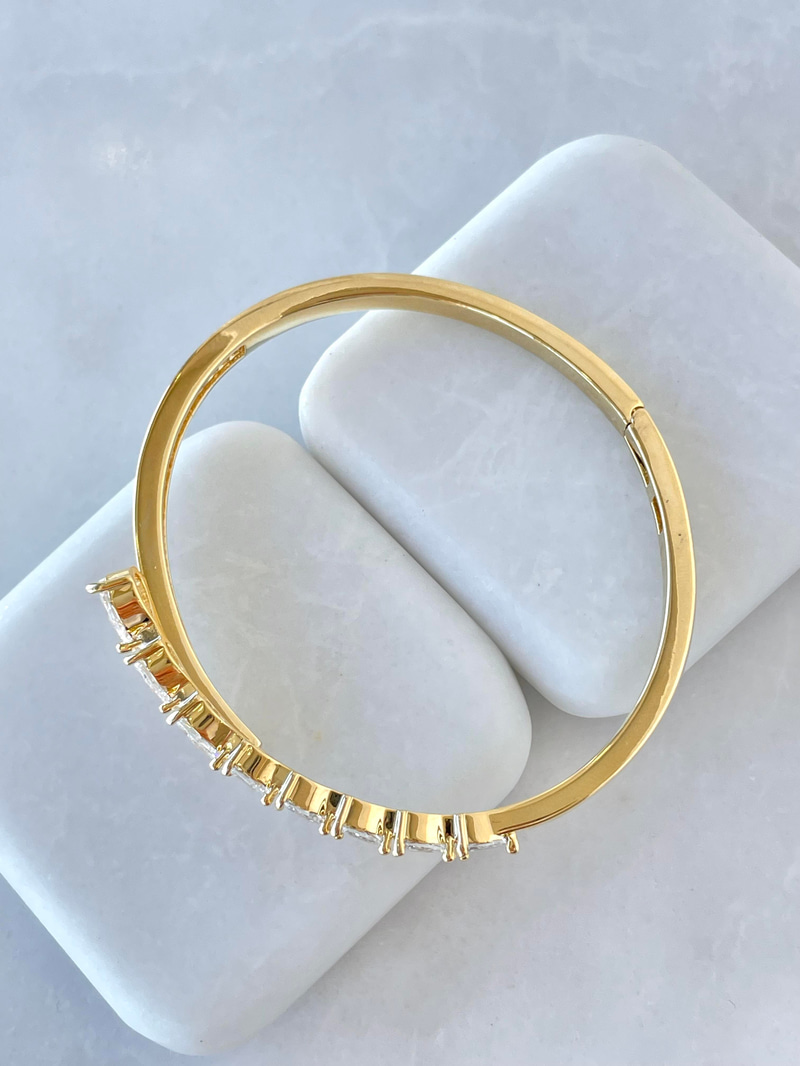 Özel Seri Damla ve Baget Taşlı Birleşim Kelepçe Gold