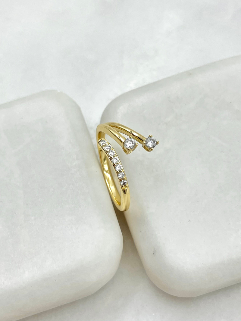 Özel Seri Gömme ve Kristal Taşlı Üçlü Görünüm Yüzük Gold