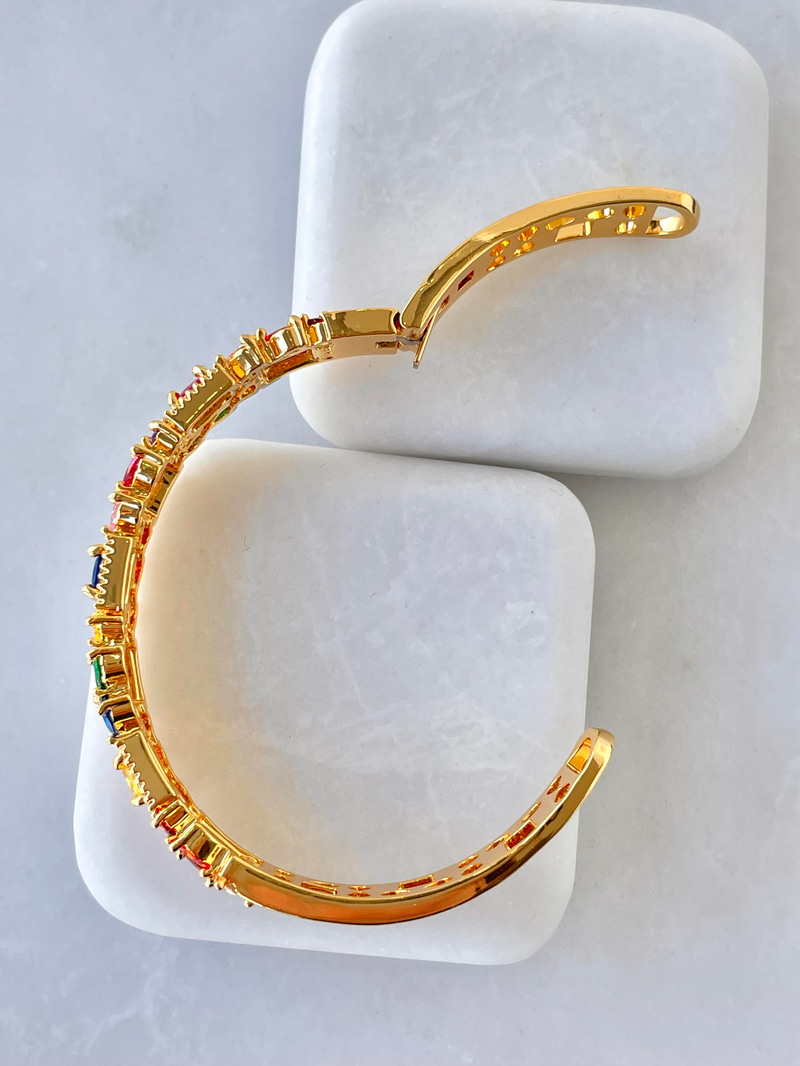 Altın Kaplama Renkli Kristal Taşlı Kare Model Kelepçe Gold