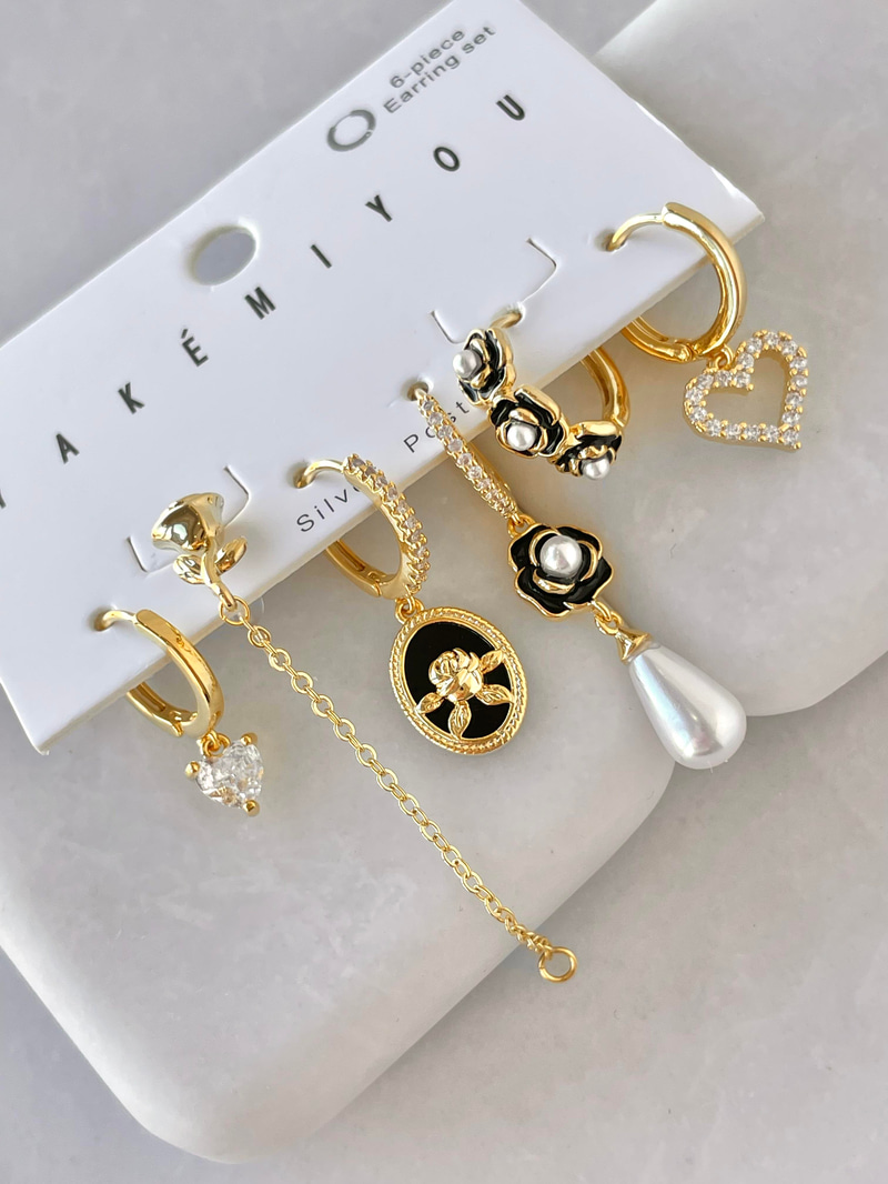 Özel Seri Altılı Siyah Mineli Çiçek ve Kalp Sallantılı Küpe Gold