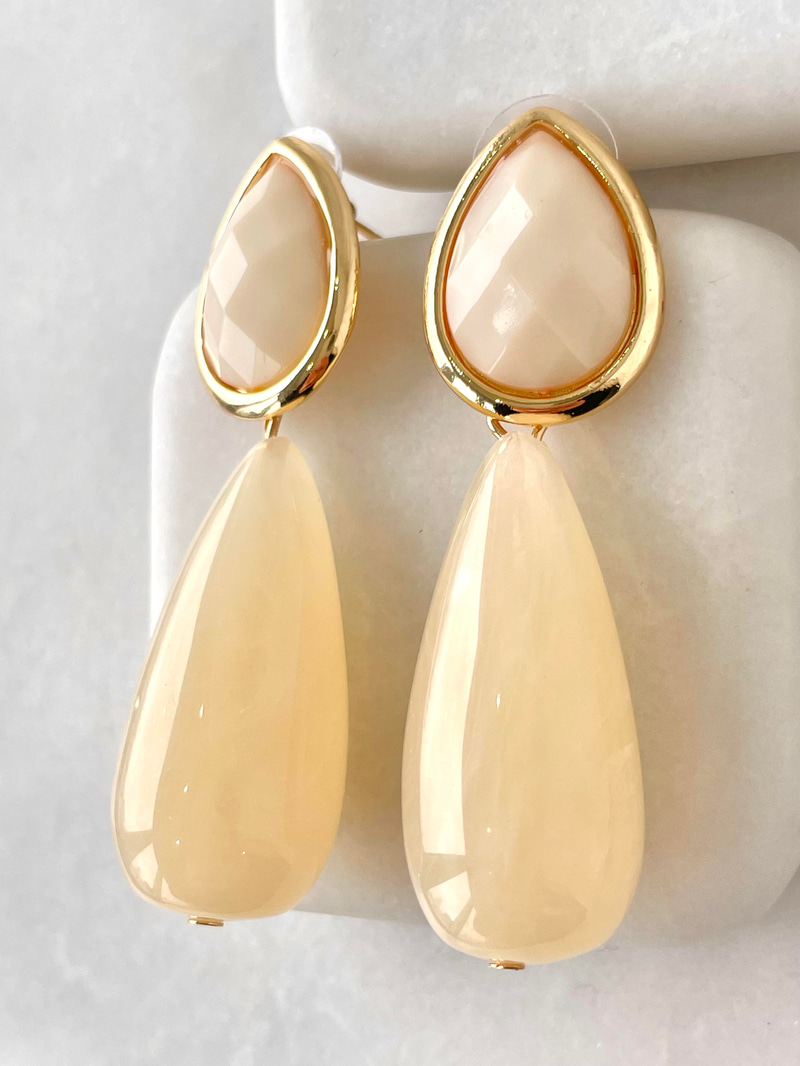 Damla Sallantılı Gold Detaylı Küpe Ekru