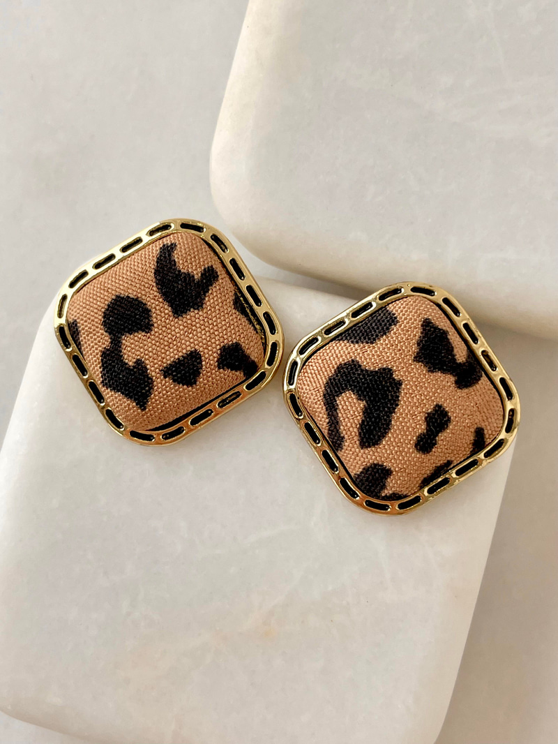 Altın Kaplama Gold Detaylı Kare Leopar Küpe
