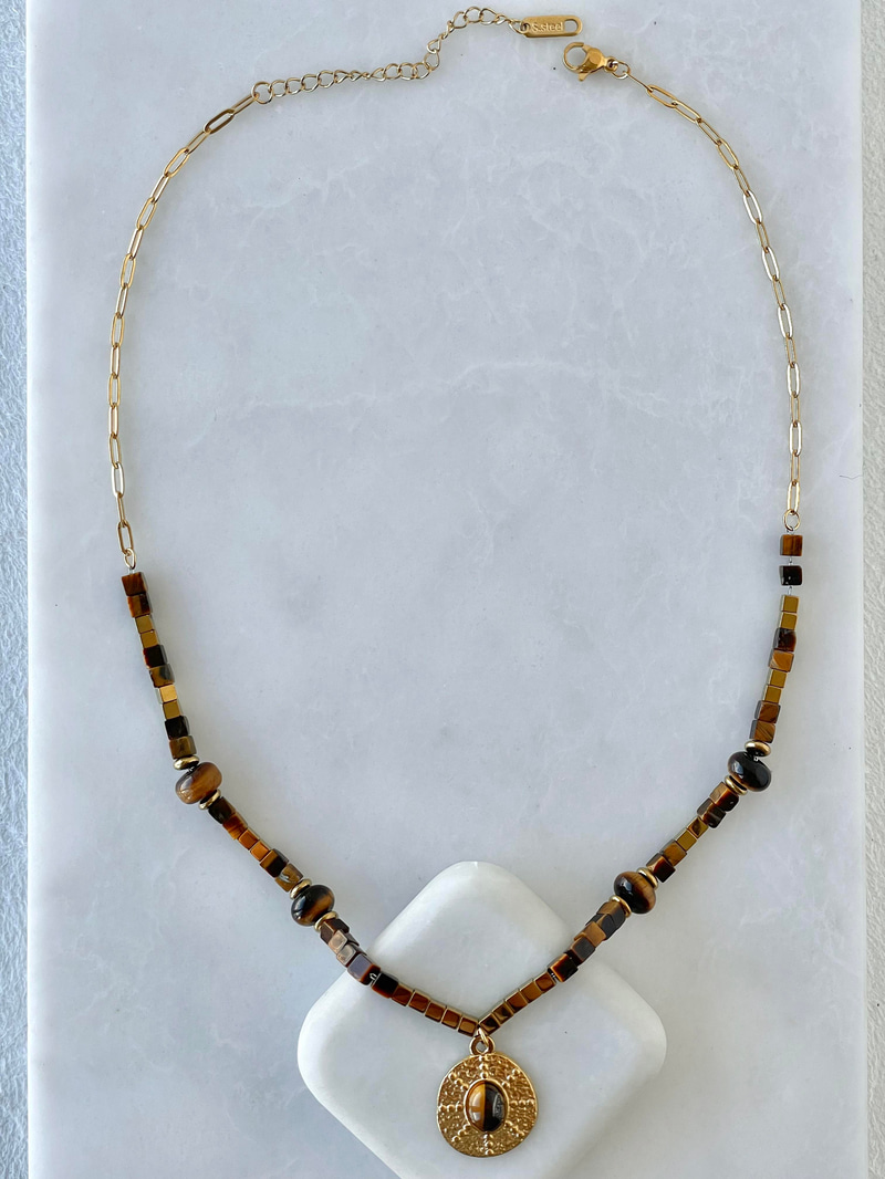 Çelik Kahverengi Opal Taşlı Küp Kolye