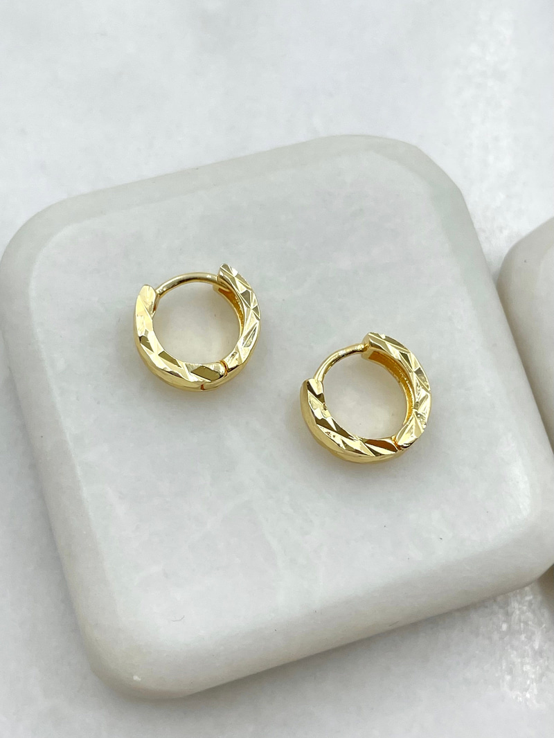 Üçgen Yansımalı Halka Küpe 1.2 cm Gold
