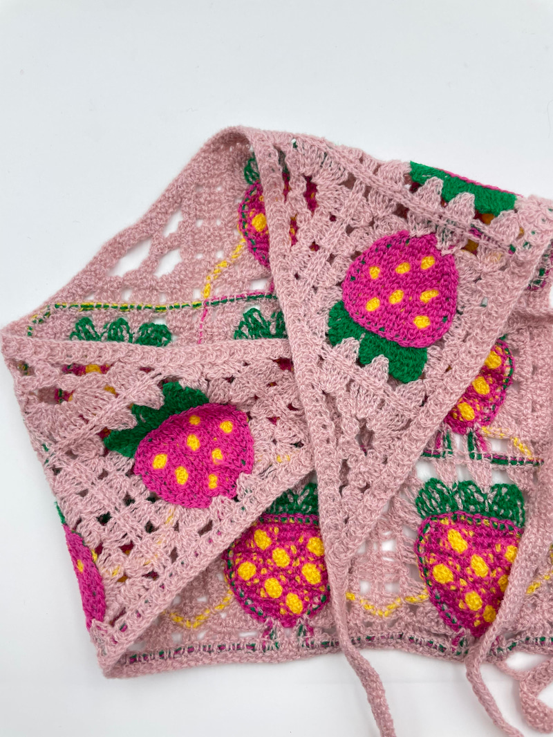 Çilek Desenli Örgü Bandana Pembe