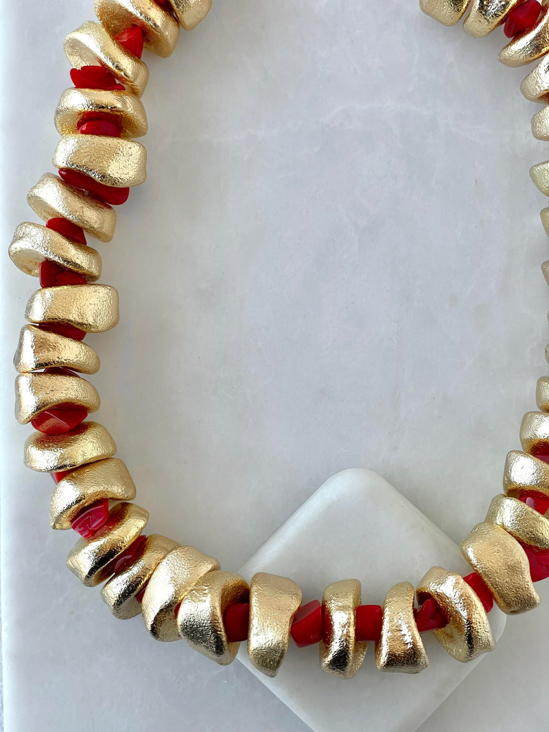 Çelik Gold ve Kırmızı Doğal Taş Görünümlü Kolye