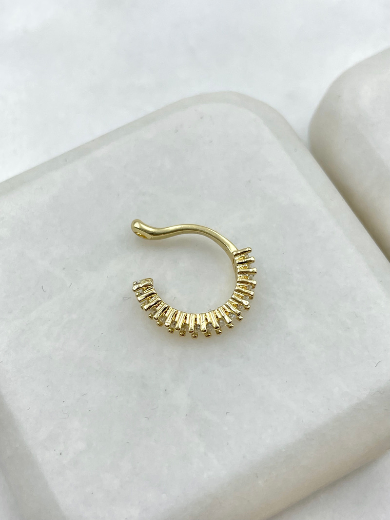 Minik Baget Taşlı Kıkırdak Küpe Gold