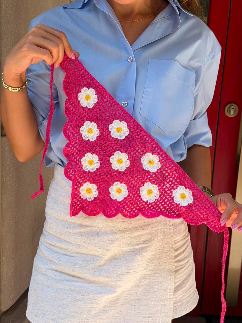 Papatya Desenli Daire Köşeli Bandana Fuşya
