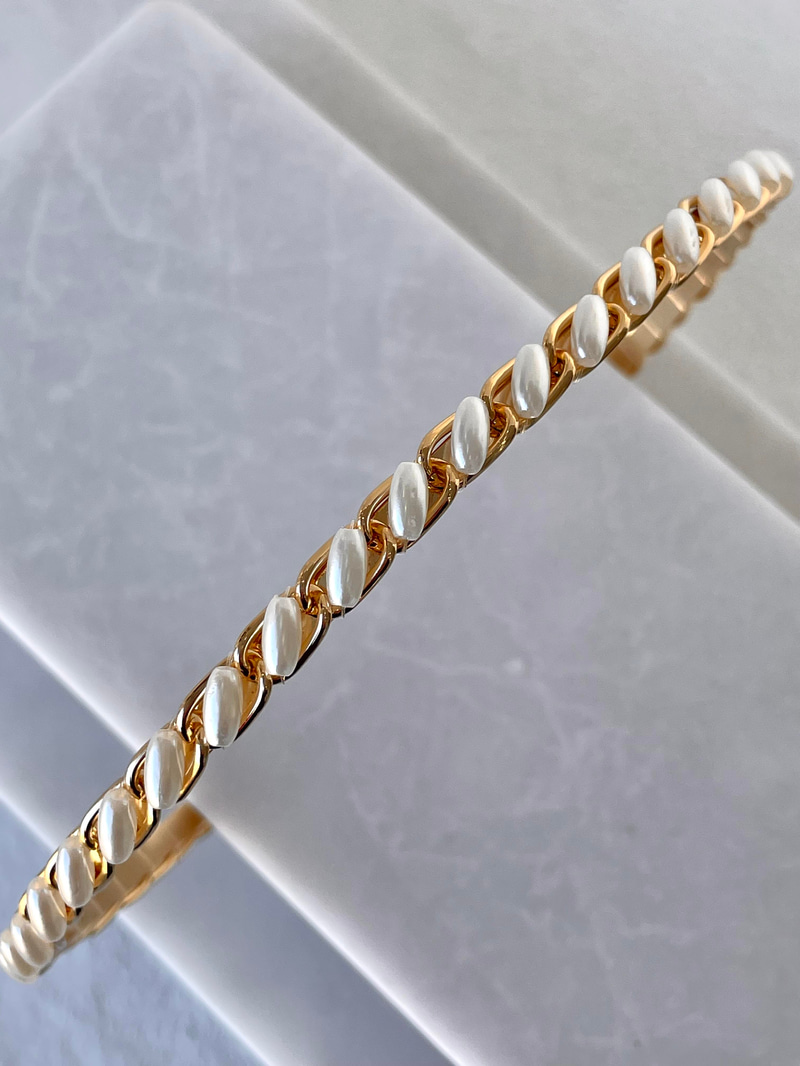 Zincir Detaylı İncili Taç Gold