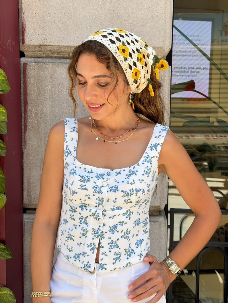 Çiçek Sallantılı Üçgen Bandana Sarı