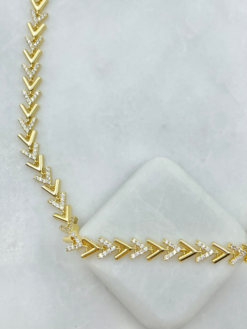 Altın Kaplama Zirkon Taşlı V Kolye Gold