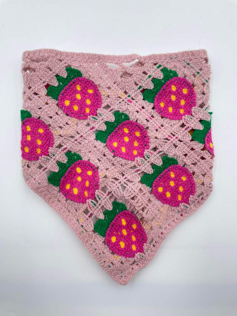 Çilek Desenli Örgü Bandana Pembe