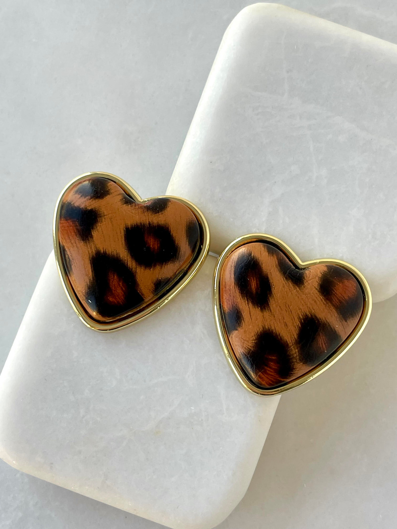 Gold Detaylı Kalp Leopar Küpe