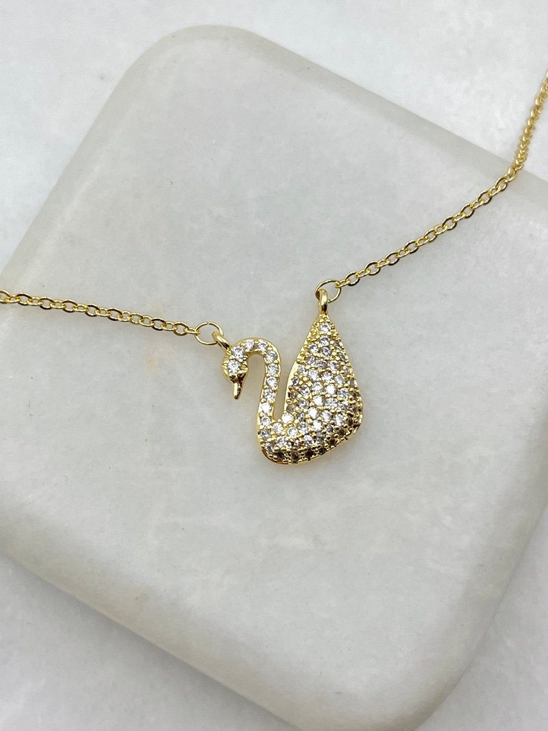 Gömme Taşlı Kuğu Model Kolye Gold