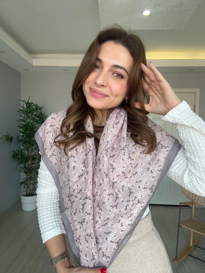 Çiçek Desenli Lila Fular