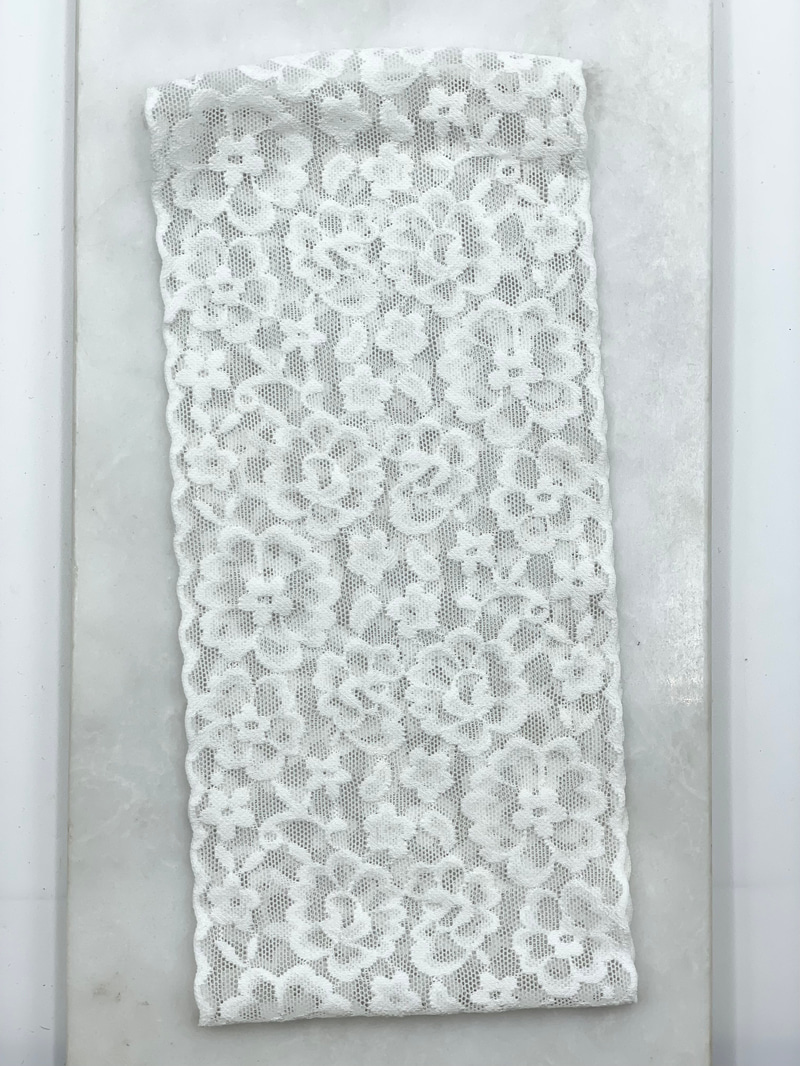 Çiçek Desenli Geniş Dantel Bandana Beyaz