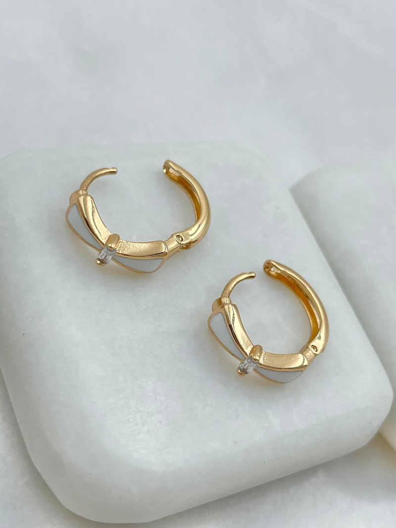 Özel Seri Beyaz Mineli Fiyonk Model Halka Küpe Gold