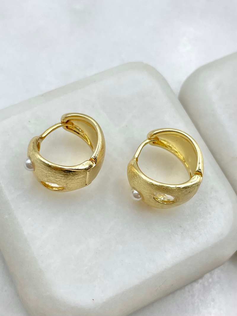 İnci ve Taşlı Mat Oval Küpe Gold