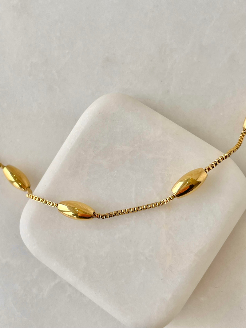 Çelik Oval Detaylı Kolye