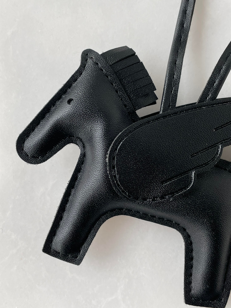 Unicorn Deri Çanta Charmı Siyah Kanatlı