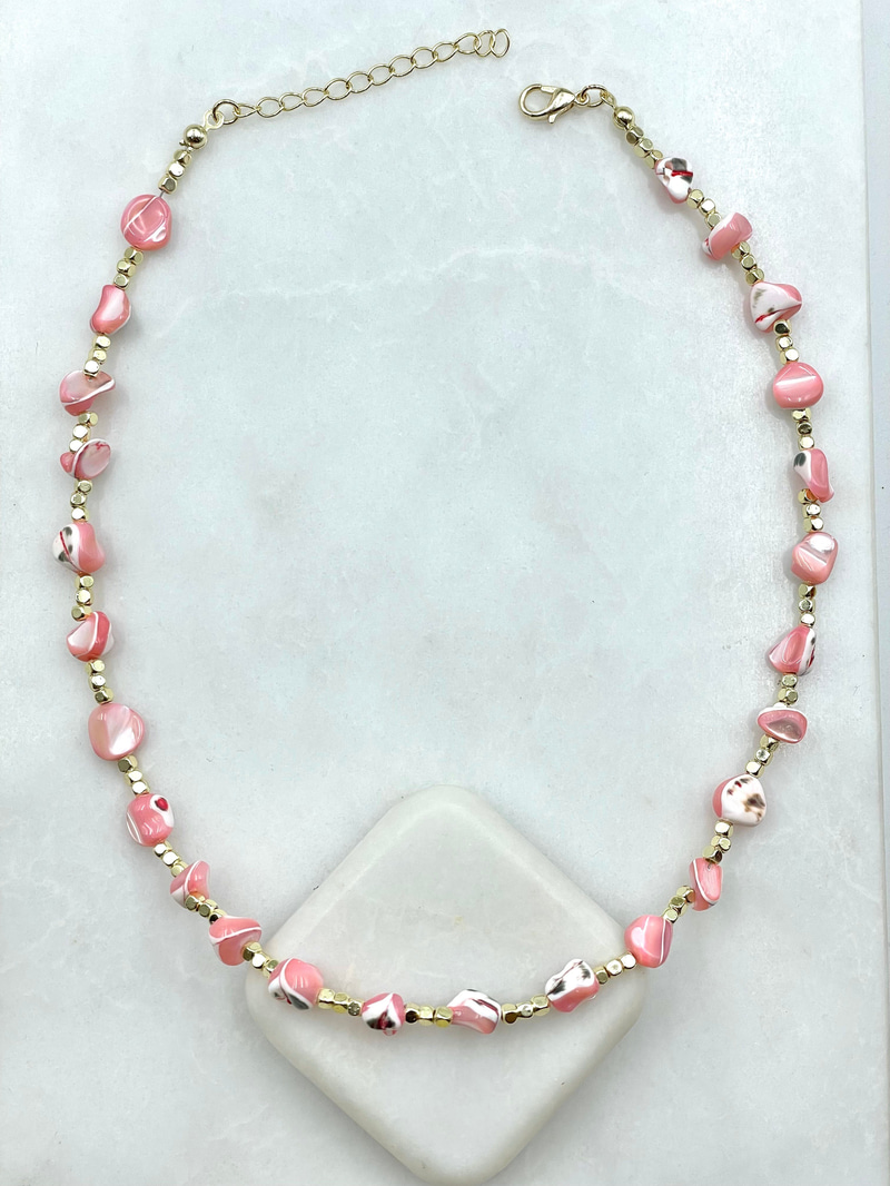Doğal Çakıl Taşı Küp Boncuk Kolye Pembe