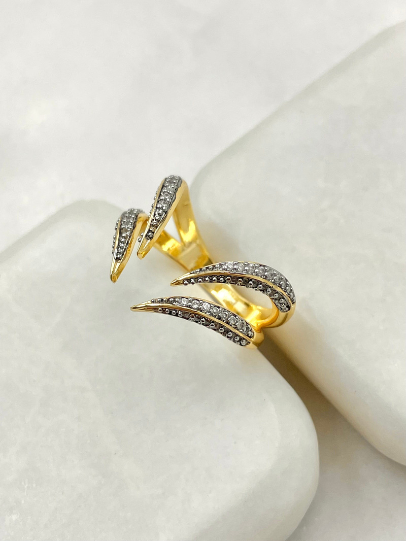 Gömme Taşlı Tasarım Birleşim Yüzük Gold