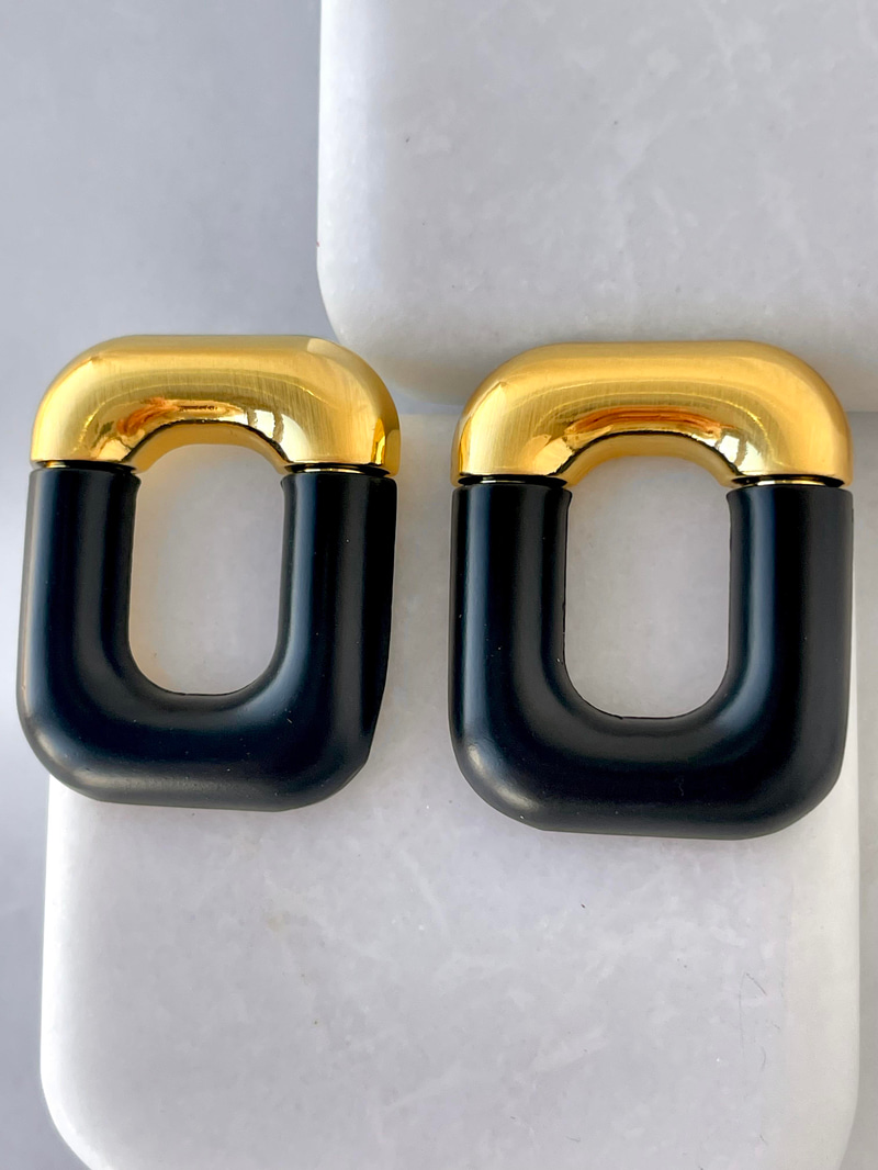 Gold Detaylı Mat Küpe Siyah