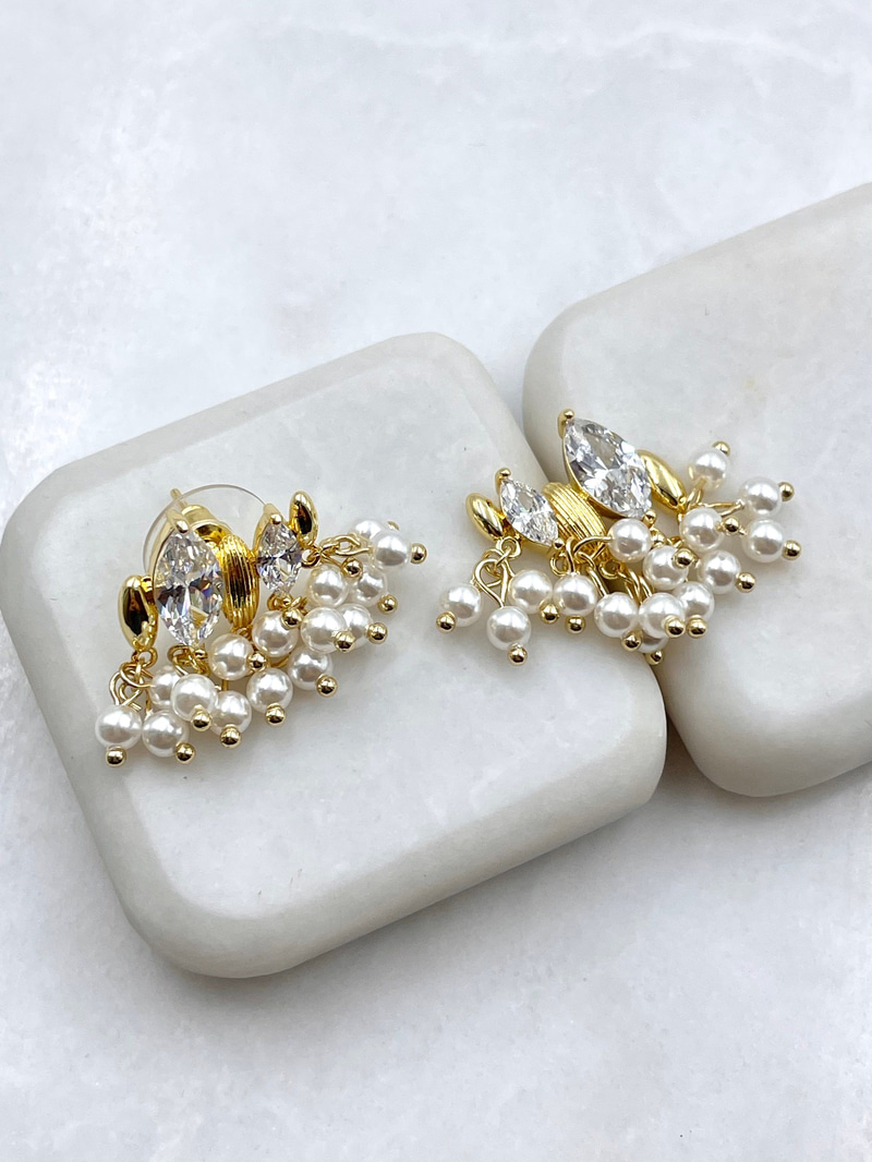 Çoklu Görünüm İnci Sallantılı Tasarım Küpe Gold