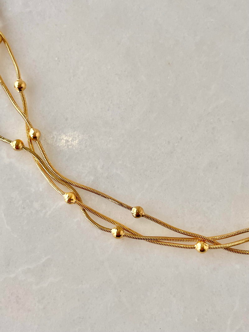 Çelik Topçuklu Üç Sıra Kolye Gold