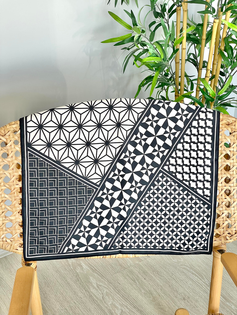 Desenli Siyah Beyaz Bandana Fular Renkli