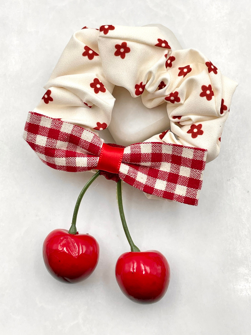 Kiraz Sallantılı Scrunchie Toka Papatya