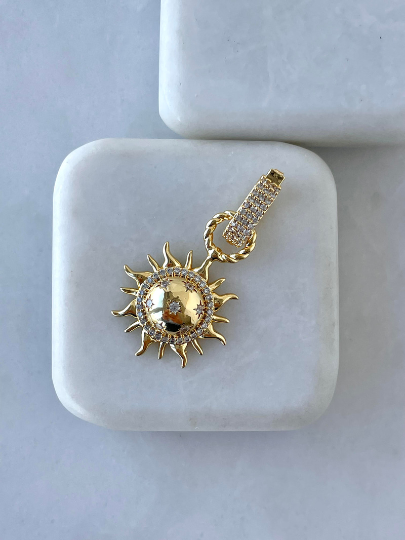 Güneş Ajda Charm