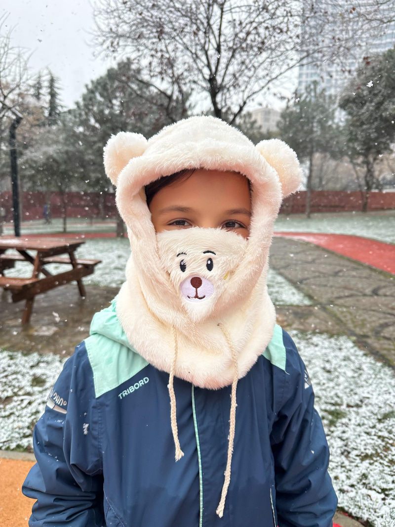 Peluş Ayıcık Kulaklı Şapka Beyaz